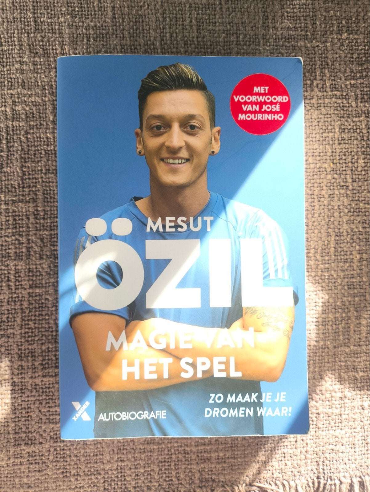 Mesut Özil - Magie van het Spel (Autobiografie), Gelezen, Mesut Özil, Ophalen of Verzenden, Balsport