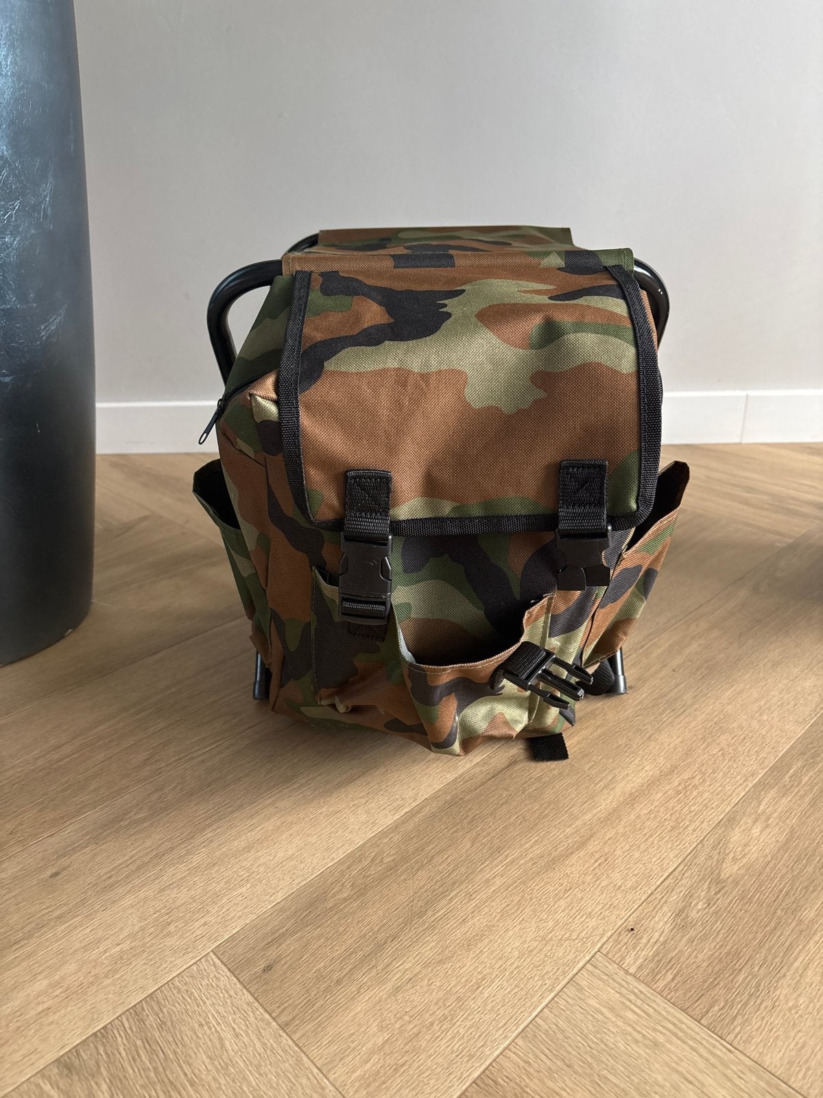 Camouflage rugzak met geïntegreerd krukje, Ophalen, Zo goed als nieuw