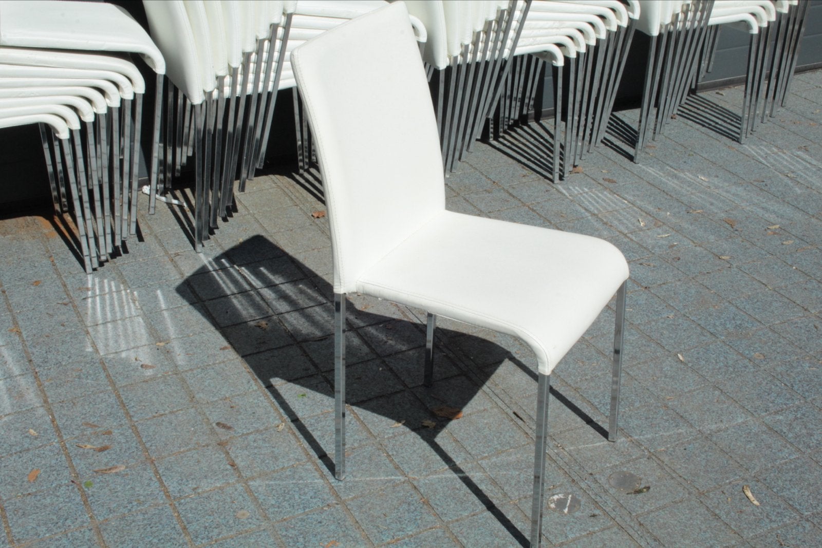 40 witte stapelstoelen in nette staat, Huis en Inrichting, Stoelen, Ophalen, Kunststof, Gebruikt, Wit