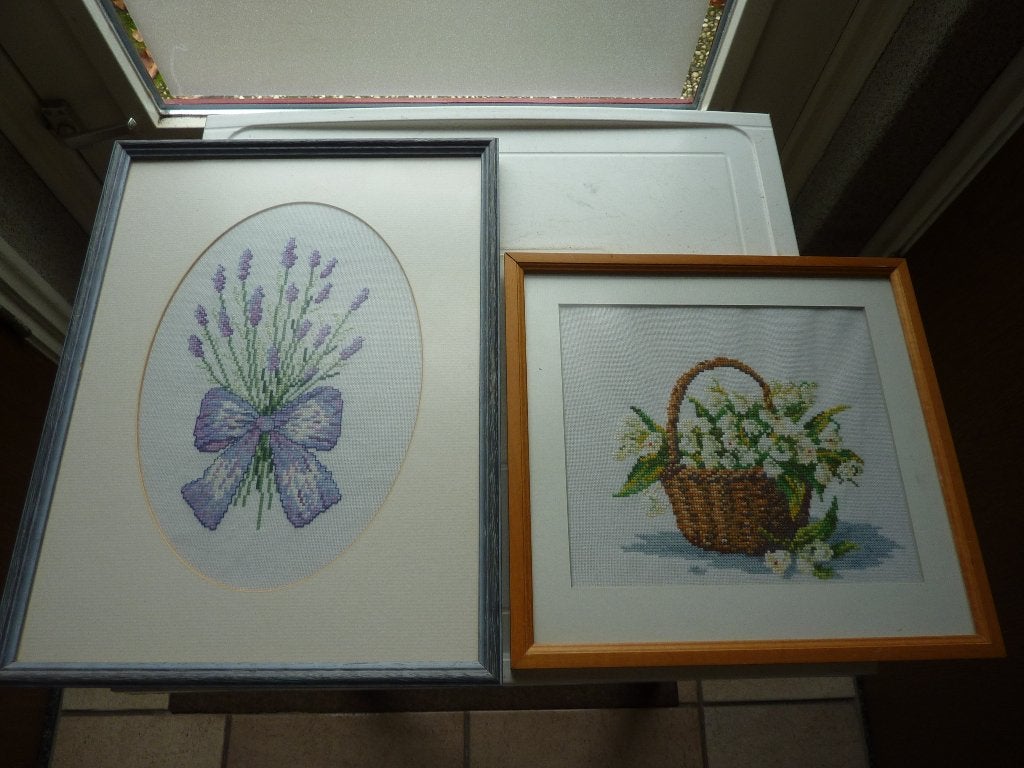 2 prachtige borduurwerkjes in lijst, Minder dan 50 cm, Overige typen, Ophalen of Verzenden, Zo goed als nieuw