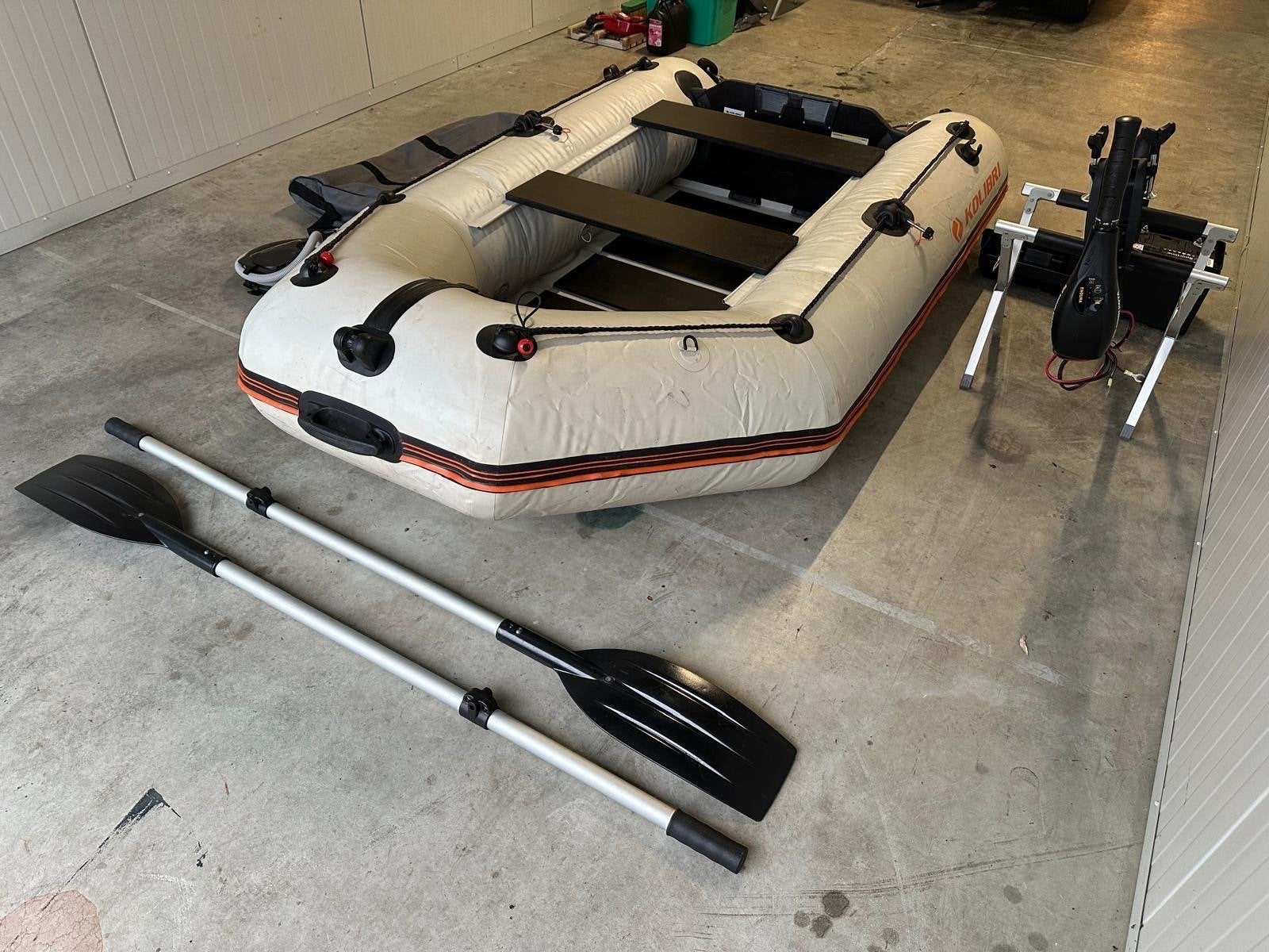 Kolibri rubberboot KM-260 met elektromotor en accu, Watersport en Boten, Ophalen, Inclusief motor, Elektrisch, Buitenboordmotor