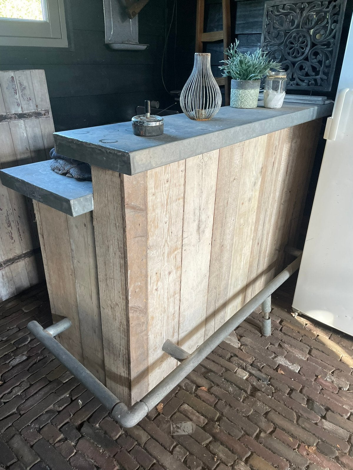 Bar met krukken, Ophalen, Zo goed als nieuw