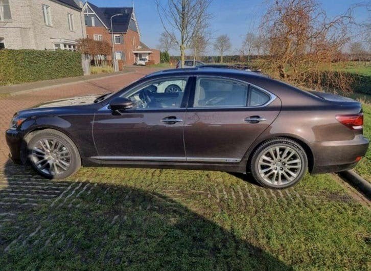 Lexus LS 600h President 4/9 grote beurt en hybride check, Auto's, Automaat, 394 pk, Bruin, Leder