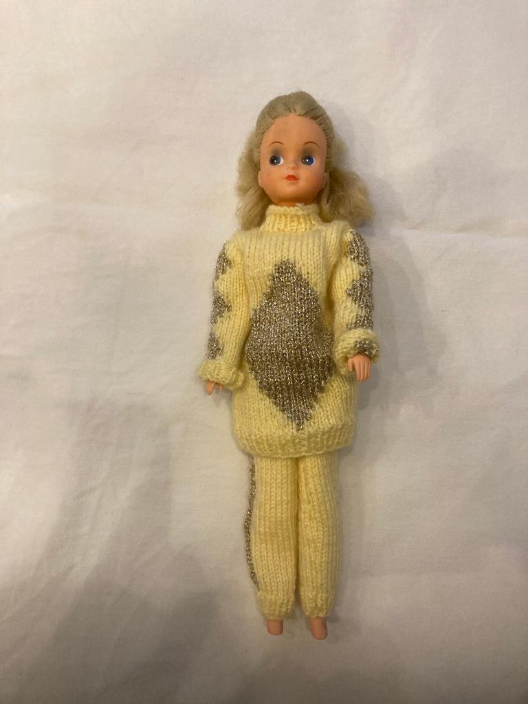 Fleur vintage barbie pop jaren 70-80 gebreide kleding set!, Ophalen of Verzenden, Gebruikt, Pop