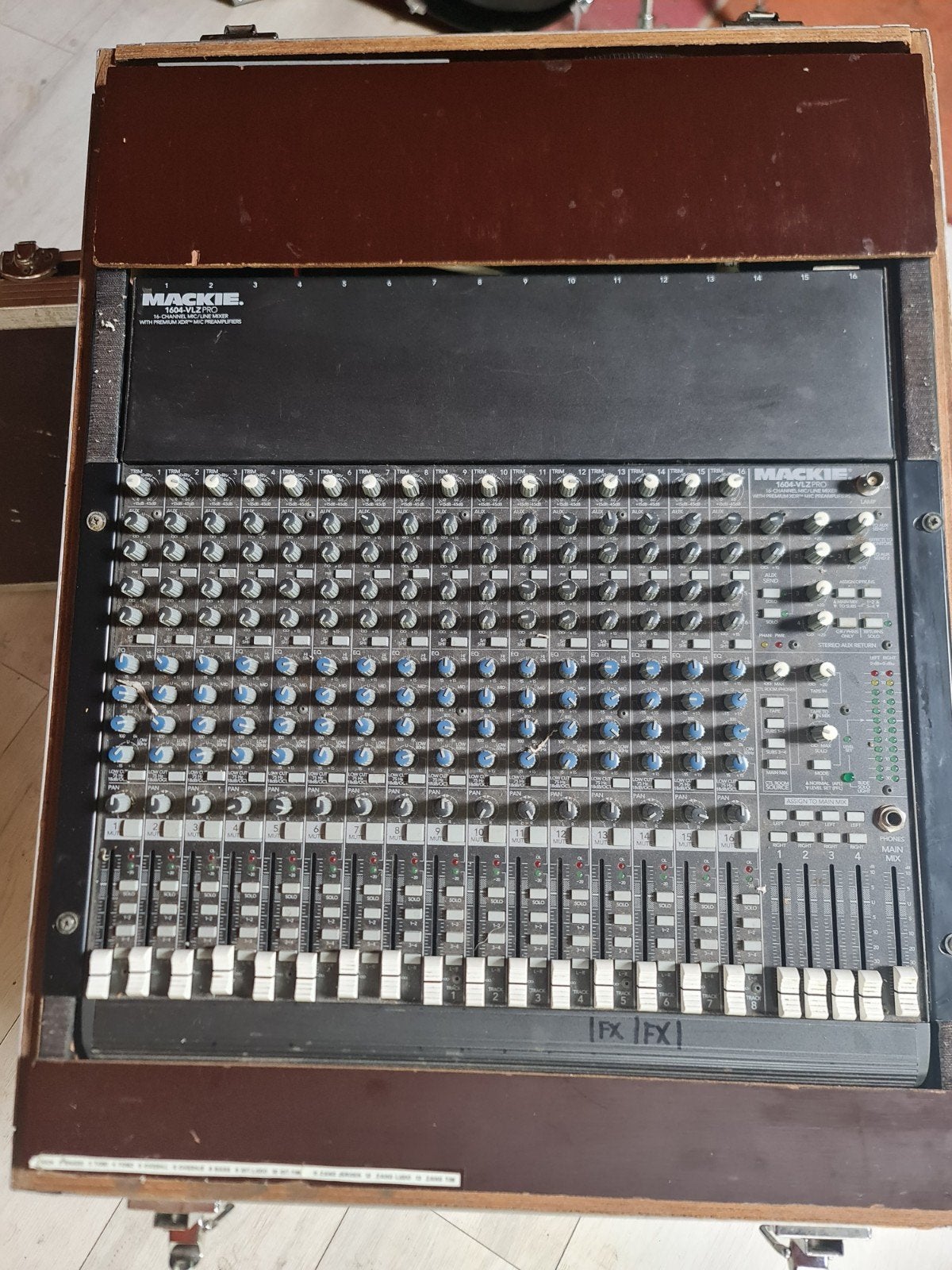 Complete Behringer/Mackie geluidsinstallatie in flightcase, Ophalen of Verzenden, Gebruikt, 10 tot 20 kanalen, Microfooningang