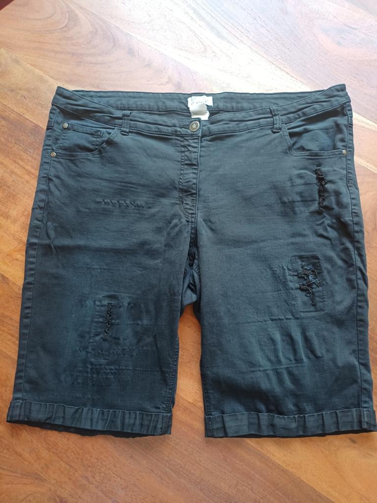 Korte zwarte spijkerbroek maat 52, Kleding | Dames, Grote Maten, Zwart, Ophalen of Verzenden, Zo goed als nieuw, Angel of Style