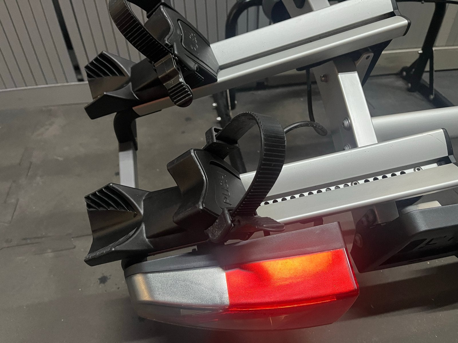 Atera Mercedes fietsendrager - Compact en kantelbaar, Auto diversen, Fietsendragers, Ophalen, Gebruikt, 2 fietsen, Trekhaakdrager