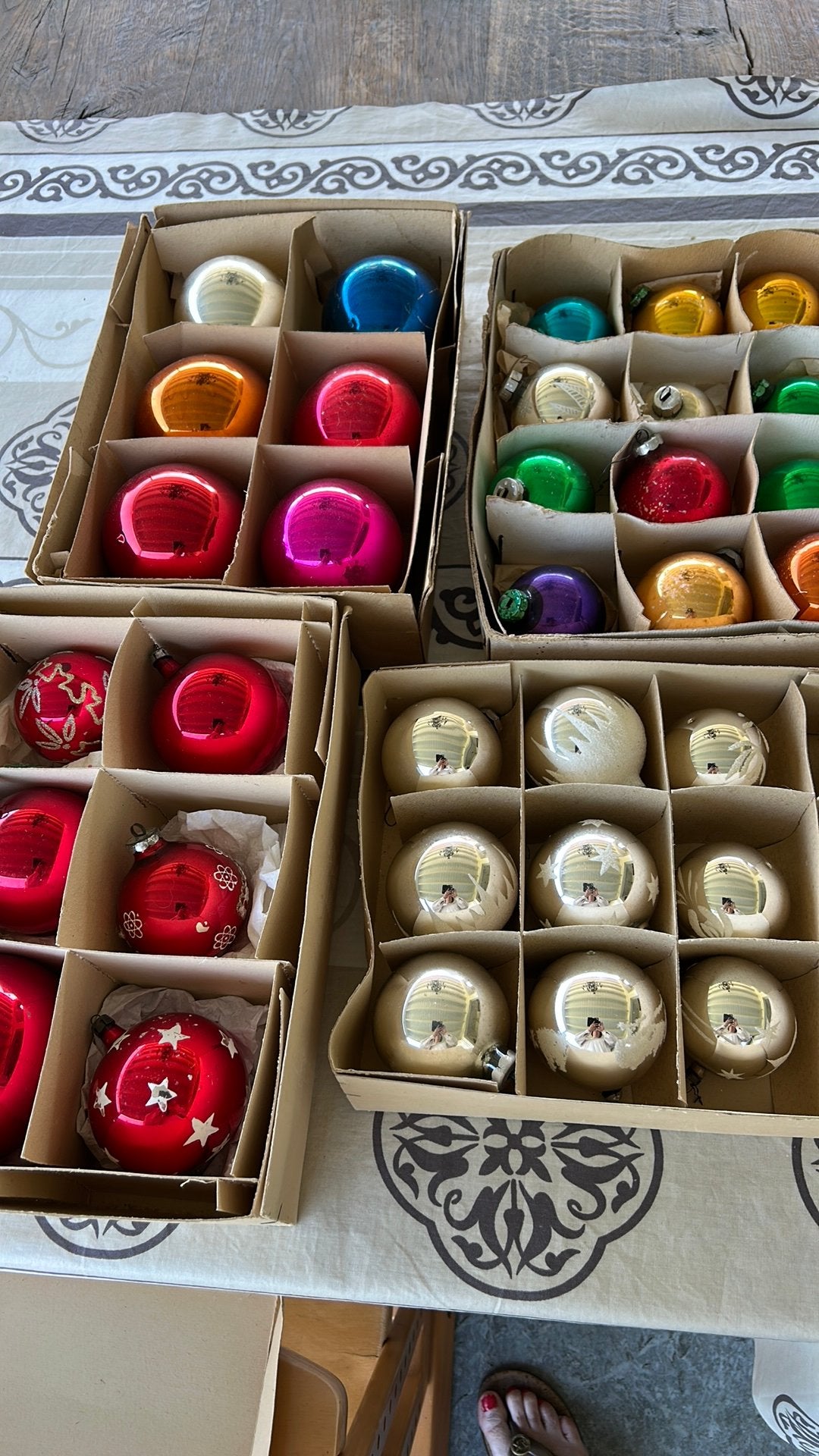 Oude kerstballen, Ophalen
