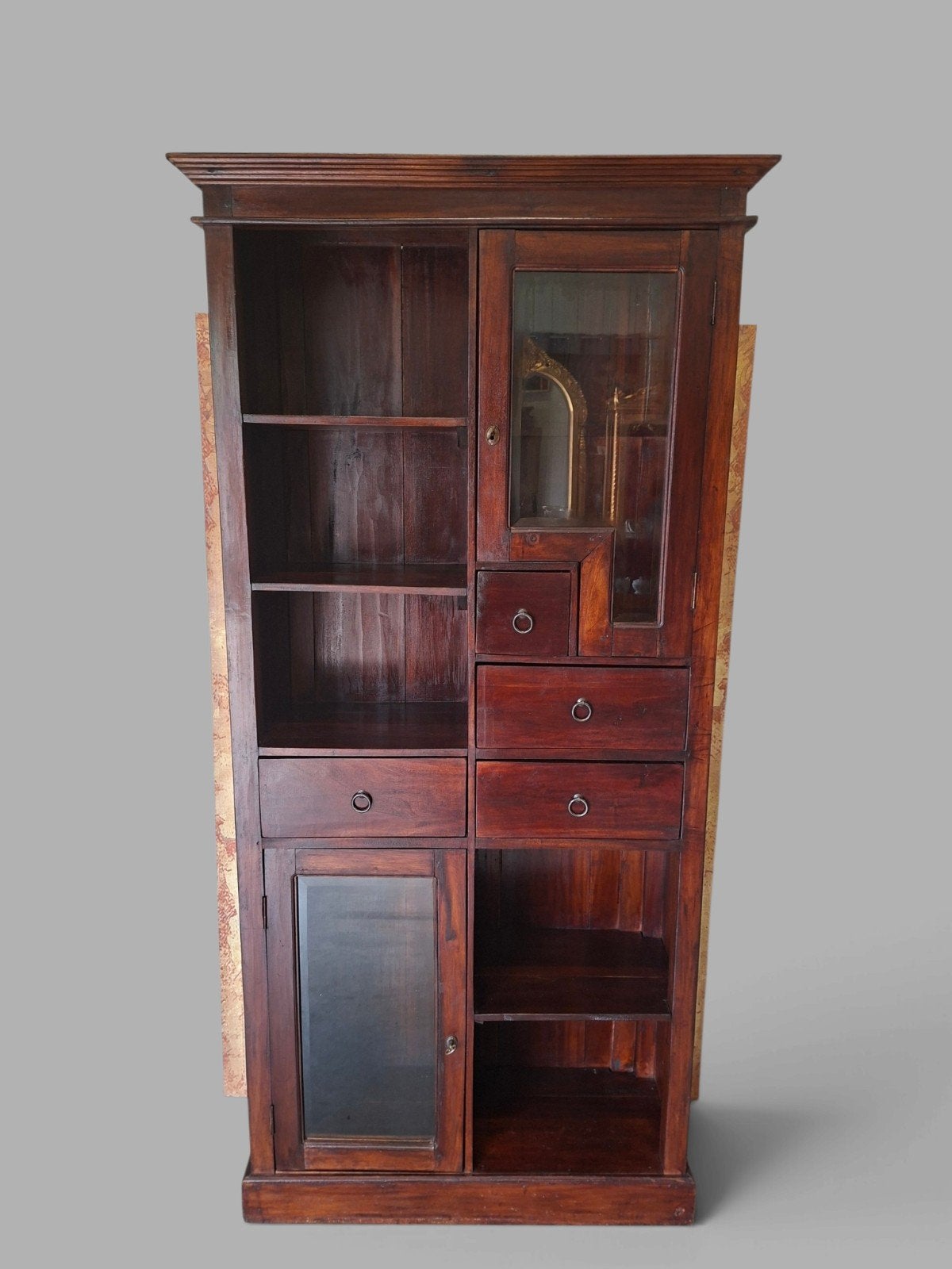 Koloniale vitrinekast, boekenkast, drankkast servieskast, Ophalen of Verzenden, Zo goed als nieuw, Hout