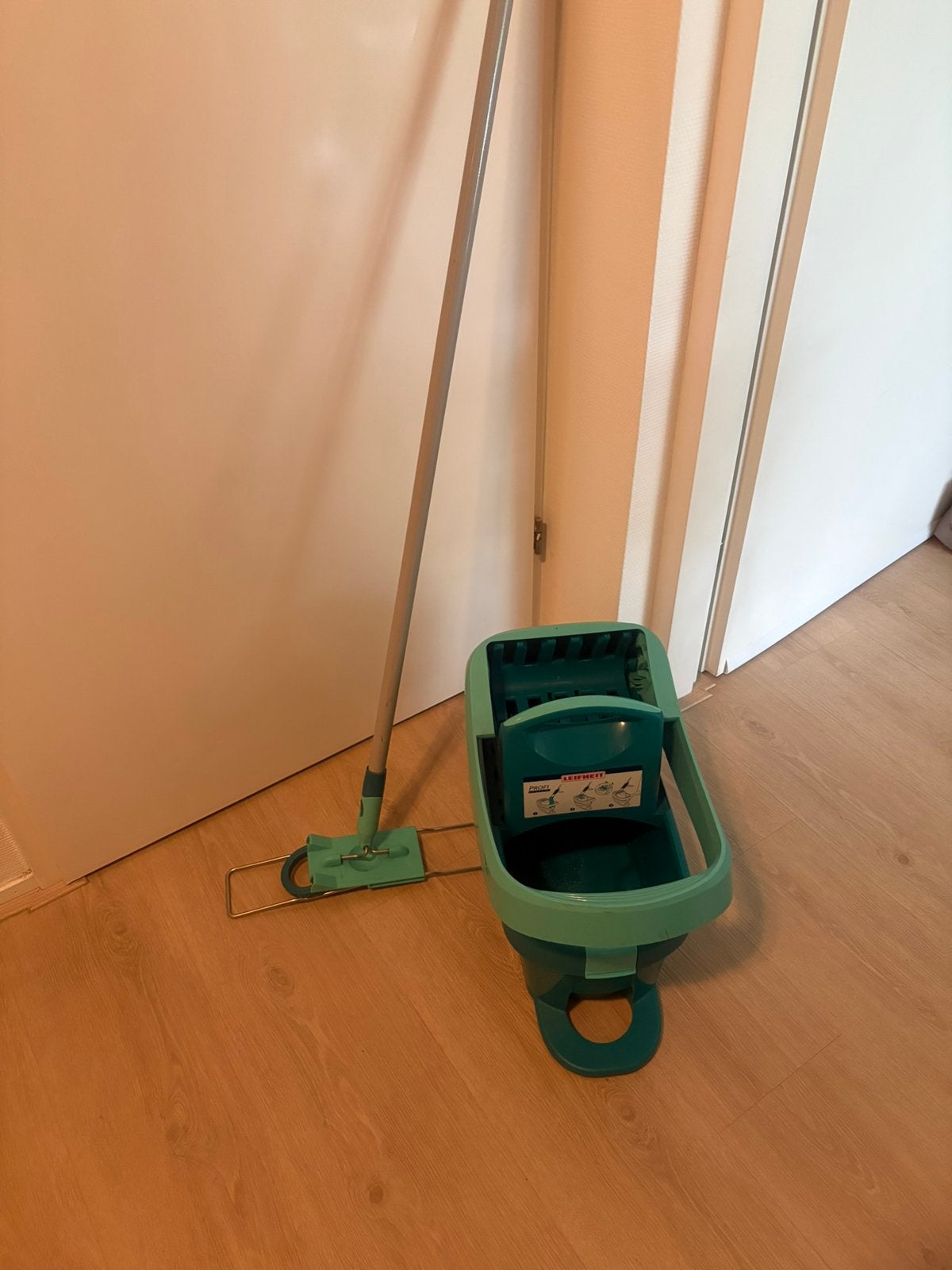 Weinig gebruikte leifheit dweilemmer met vloerstok, Ophalen, Dweilemmer, -bak, of -wagen