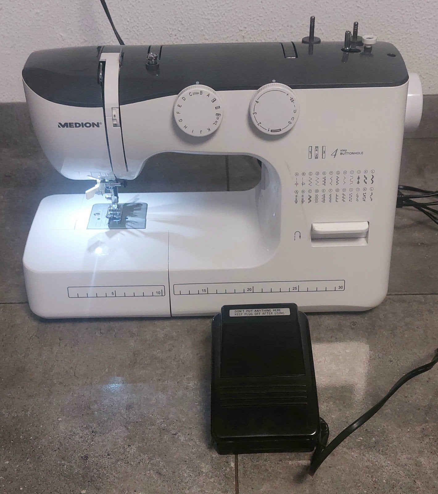 Medion Naaimachine MD18357, Hobby en Vrije tijd, Ophalen of Verzenden, Zo goed als nieuw, Naaimachine, Overige merken
