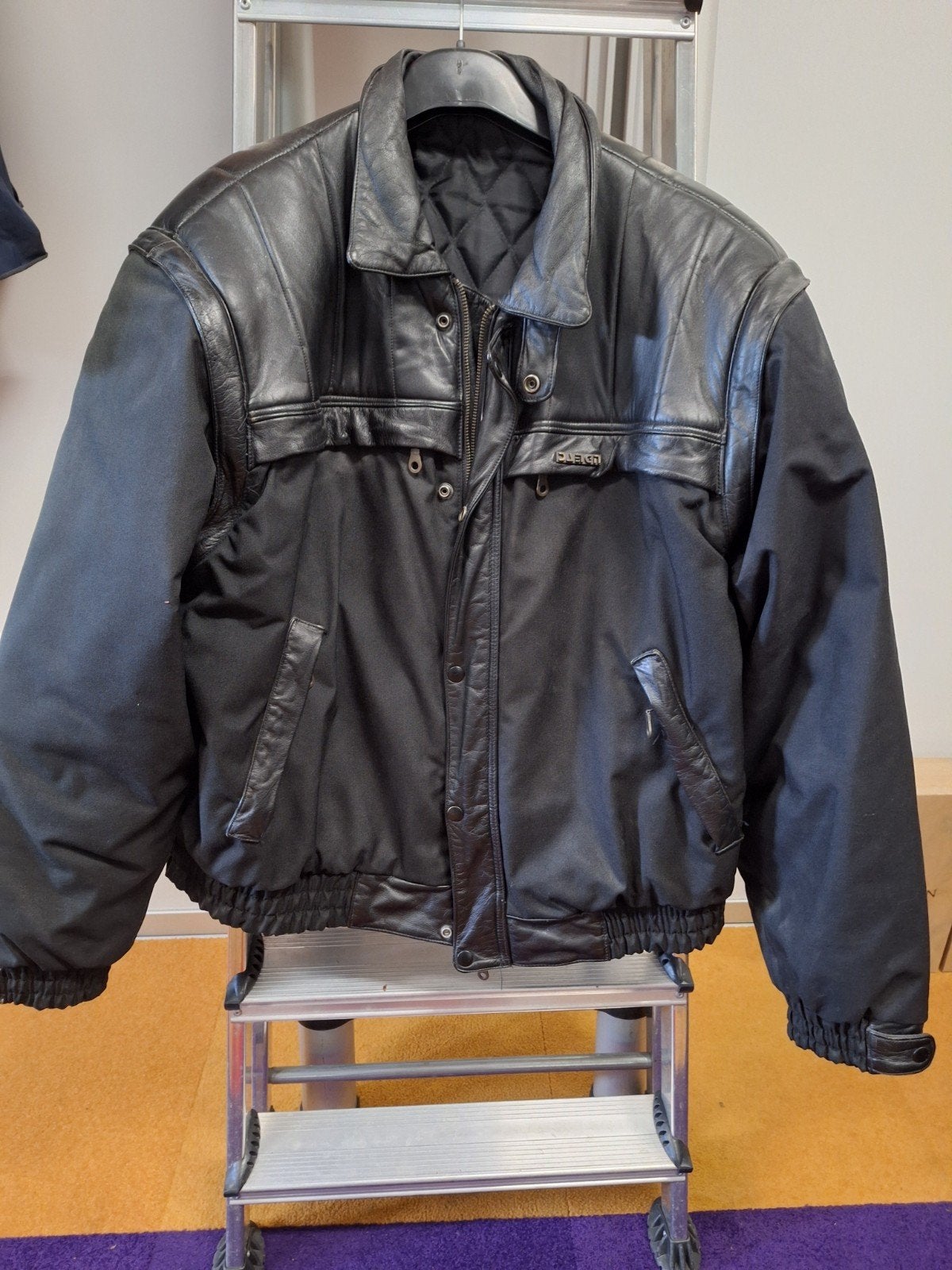 Stijlvol Zwart Leren Bomberjack - Maat L, FABRIC, Maat 52/54 (L), Zwart, Ophalen of Verzenden