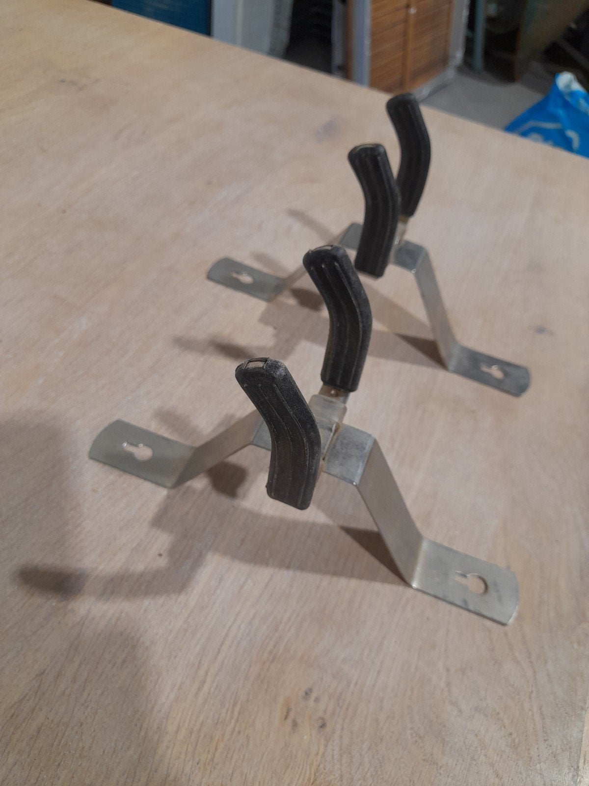 twee ophangbeugels voor gitaar, Ophalen, Gebruikt, Instrumentstandaard, Gitaar
