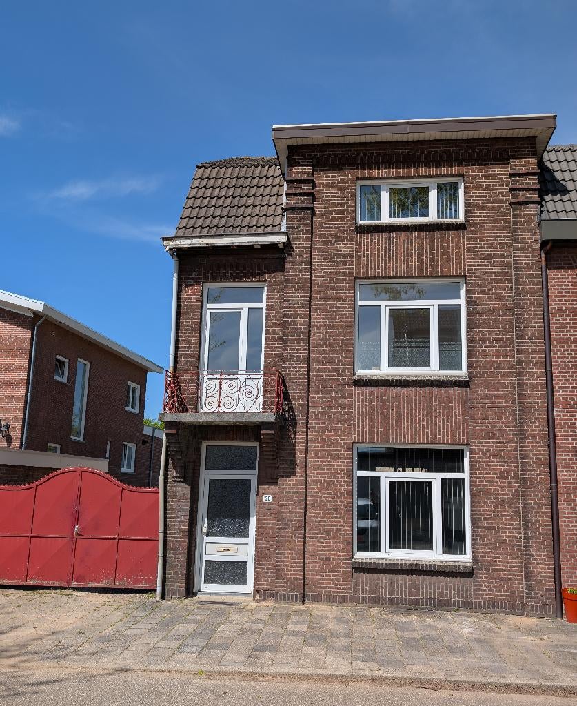 Wegens omstandigheden Karakteristiek Oud Huis te Heerlen., Huizen en Kamers, Huizen te koop, 200 tot 500 m², Twee onder één kap