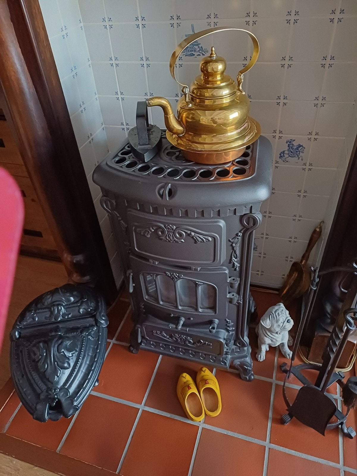 Gietijzeren Gaskachel met messing theepot, Gebruikt, Gas, Ophalen of Verzenden, Vrijstaand