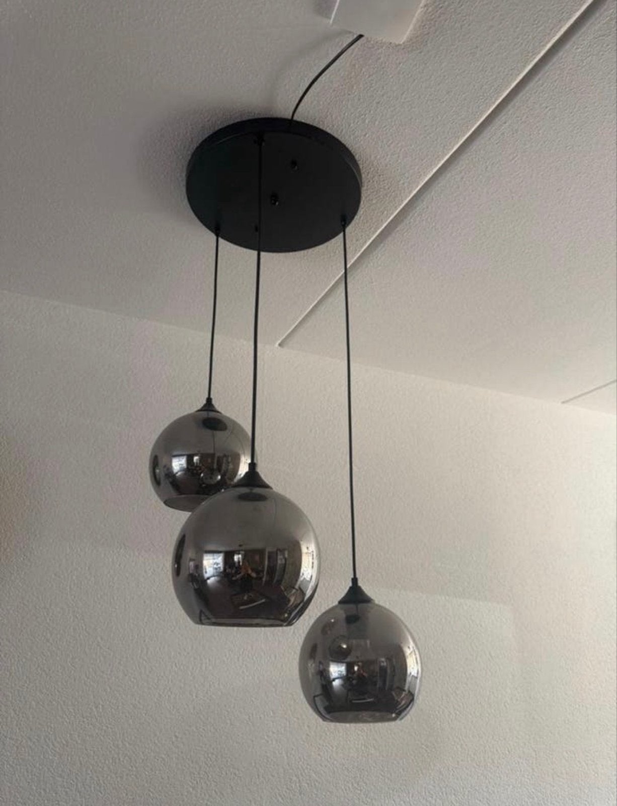 Moderne hanglamp met 3 glazen bollen + 2 reserve bollen, Huis en Inrichting, Lampen | Hanglampen, Ophalen of Verzenden, Zo goed als nieuw