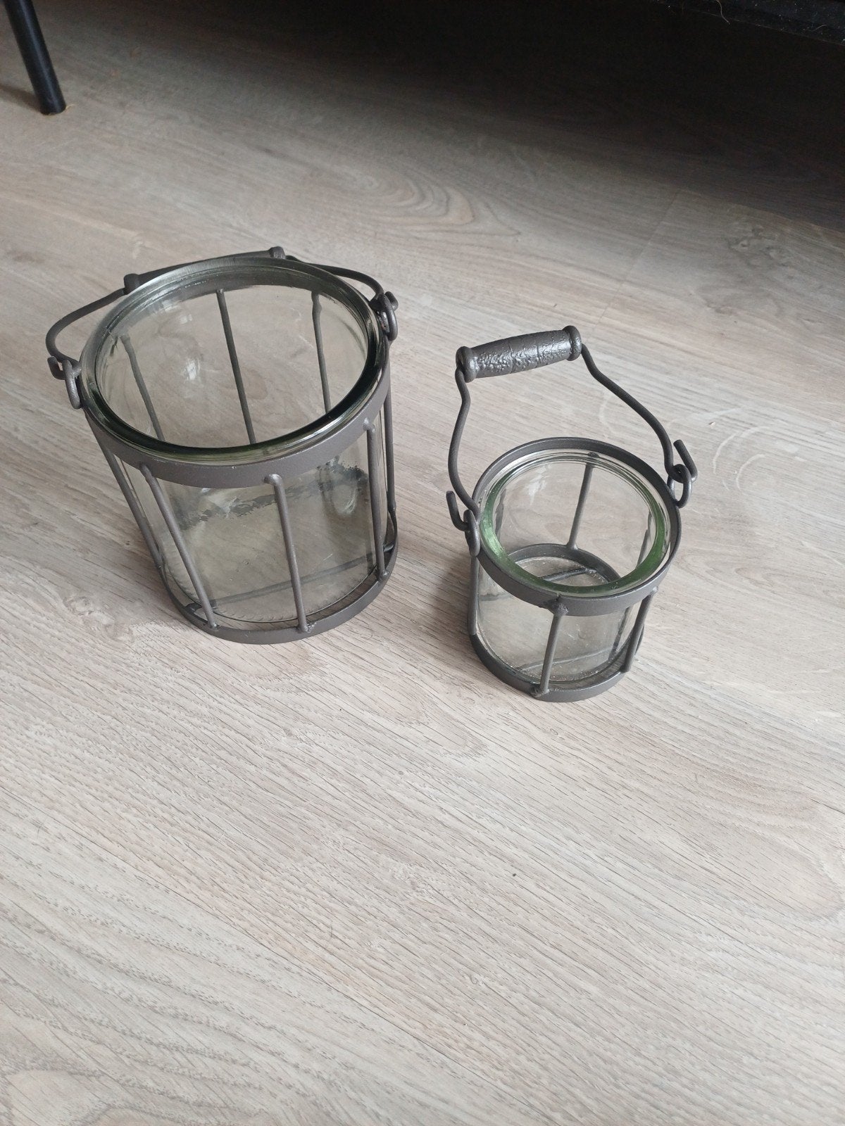 Set van 2 glazen windlichten met metalen frame, Ophalen, Gebruikt, Glas, Grijs
