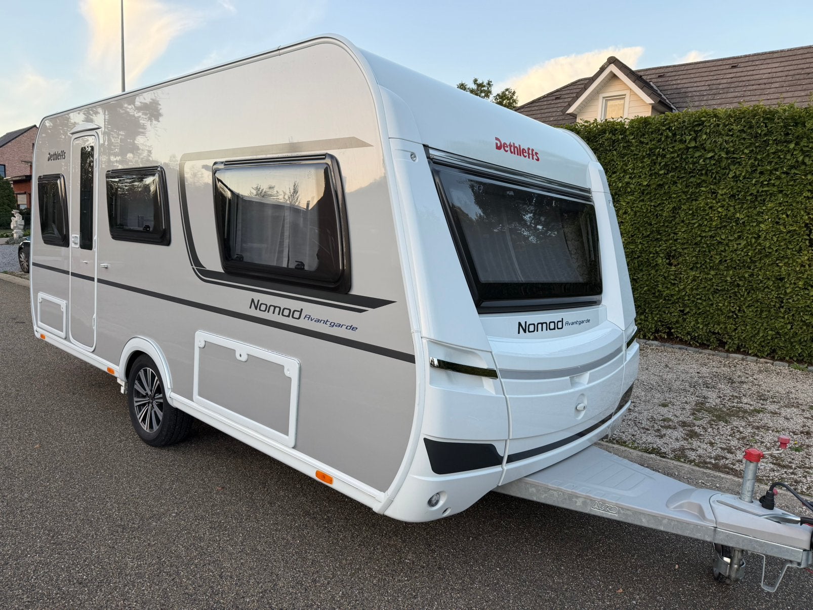 Dethleffs Nomad Avantgarde 460 EL, nieuw, mover, luifel, Bedrijf, Treinzit, Dethleffs, 5 tot 6 meter