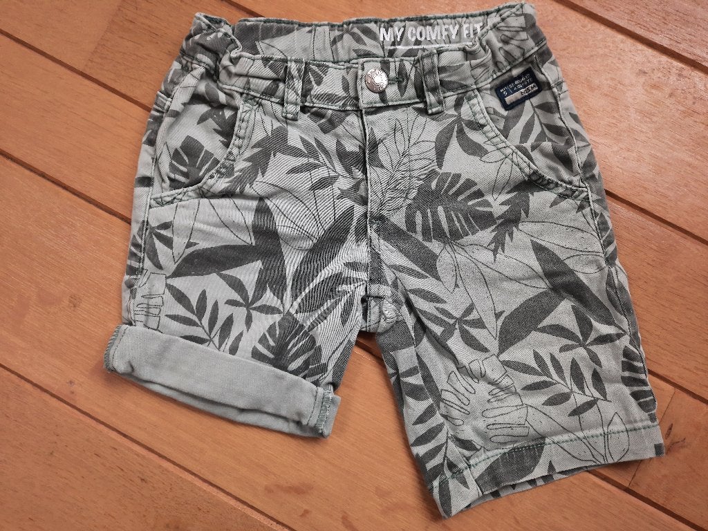 HEMA bermuda korte broek groen bladeren maat 110/116, Ophalen of Verzenden, Hema, Jongen, Broek