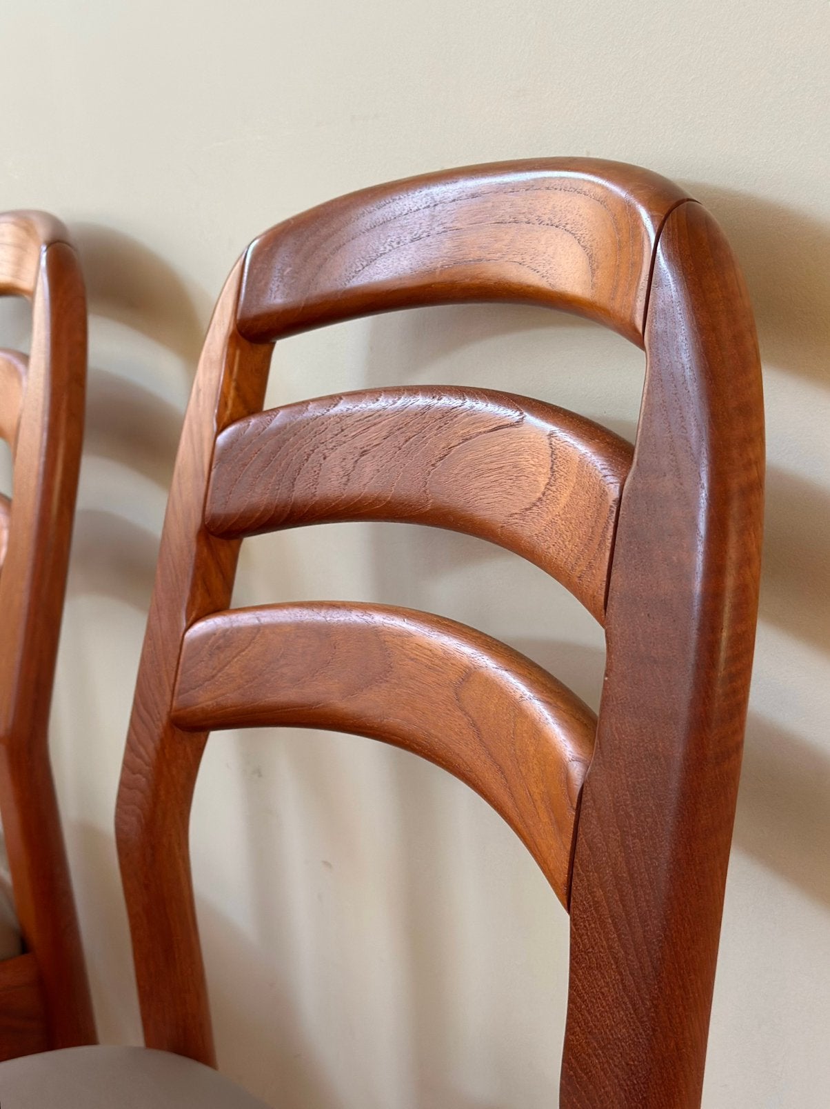 Set 4 vintage deens design stoelen DYRLUND jaren 50/60/70, Ophalen, Leer, Gebruikt, Overige kleuren