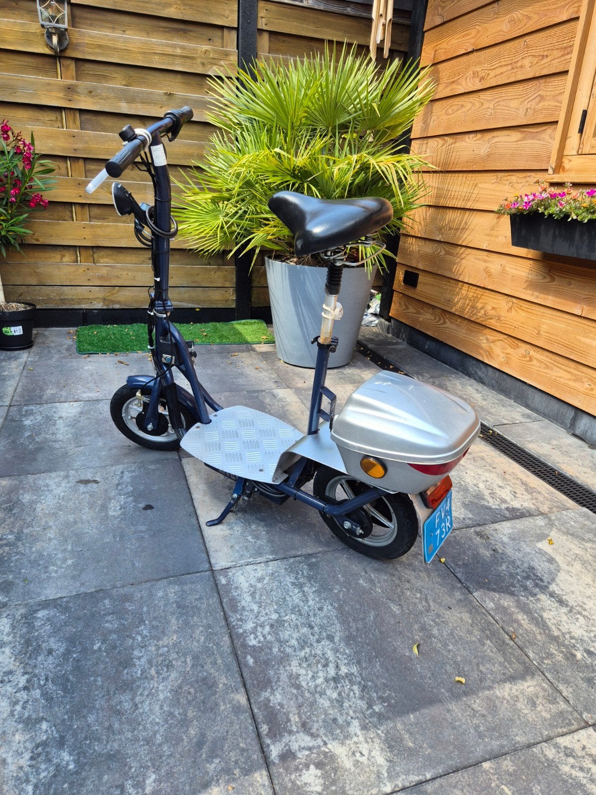 Elektrische zitstep met kenteken, Fietsen en Brommers, Ophalen, Gebruikt, Elektrische step (E-scooter), Sacs