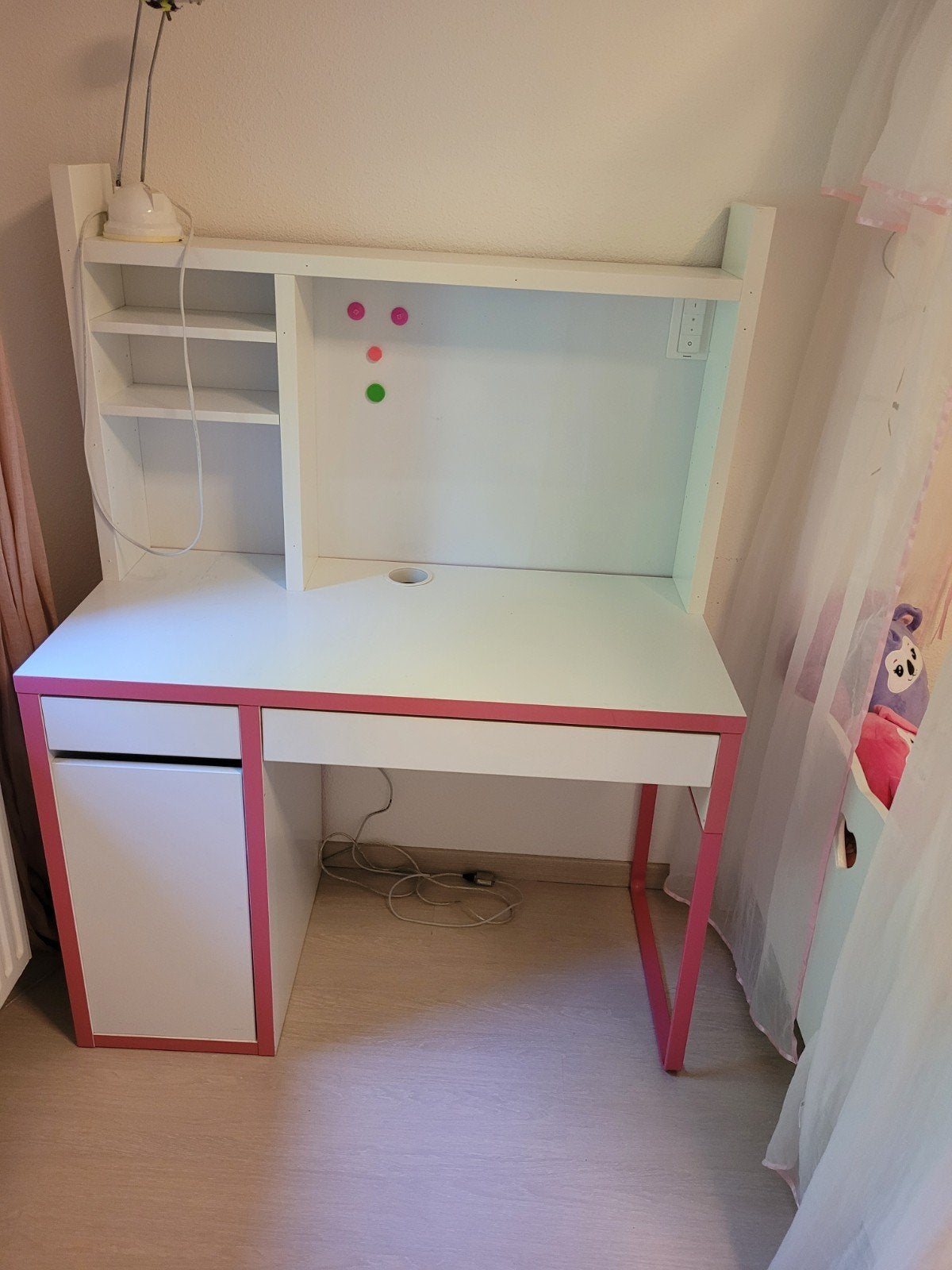 Kinderbureau met opbergruimte en roze accenten, Ophalen, Gebruikt, Overige merken, Kabelgoot