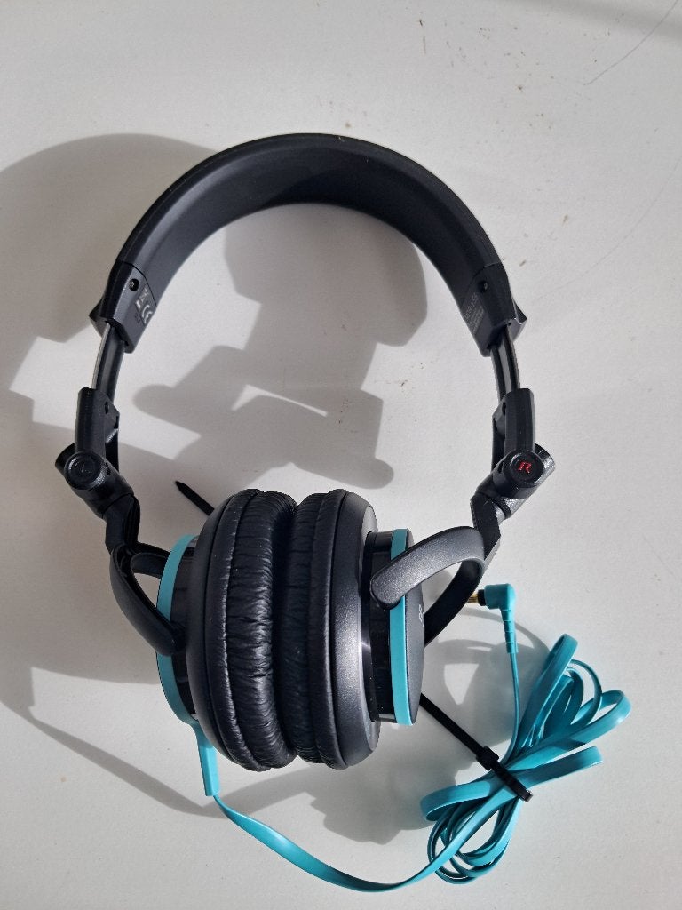 Sony koptelefoon met turquoise kabel, Gebruikt, Stationharlingen@welzijnedison.nl, On-ear, Ophalen of Verzenden