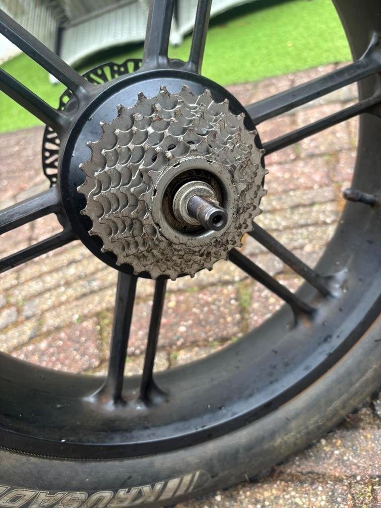 V8 3.0 Achterband met Motor, Fietsen en Brommers, Fietsonderdelen, Ophalen, Zo goed als nieuw, Motor