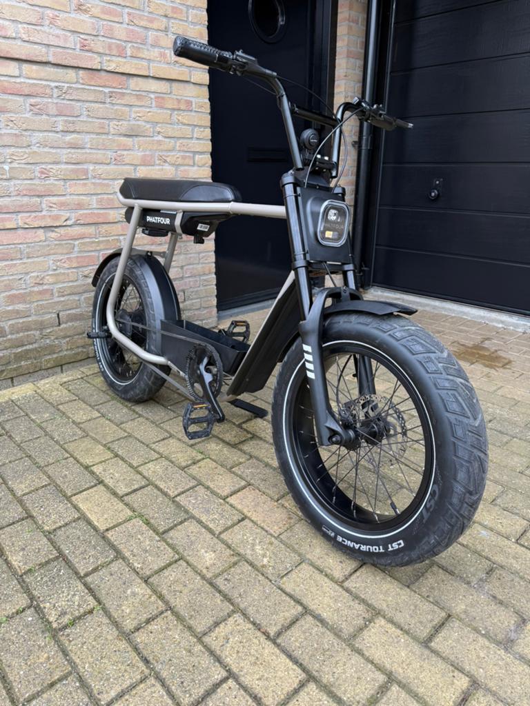 PHATFOUR FLX+  z.g.a.n. Grey, accu750KW long range, Zo goed als nieuw, 59 cm of meer, 50 km per accu of meer, Ophalen