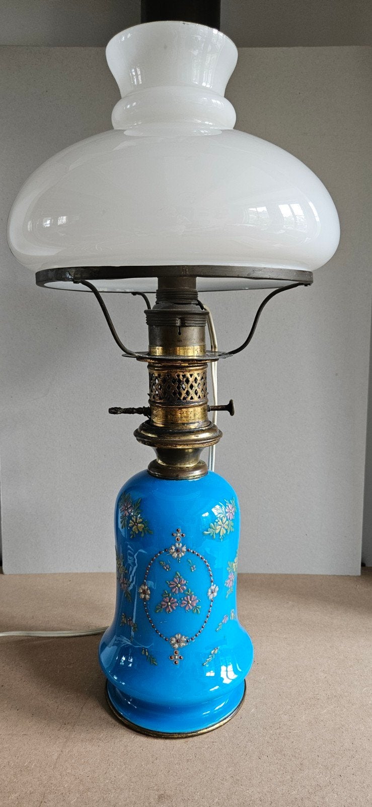 Antieke olielamp met blauwe opaline voet,, Ophalen