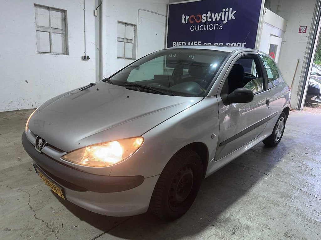 Peugeot - 206 - 1.1 XR - 63-NSN-1- 2001, Auto's, Peugeot, Voorwielaandrijving, Gebruikt, 31 €/maand, 4 cilinders