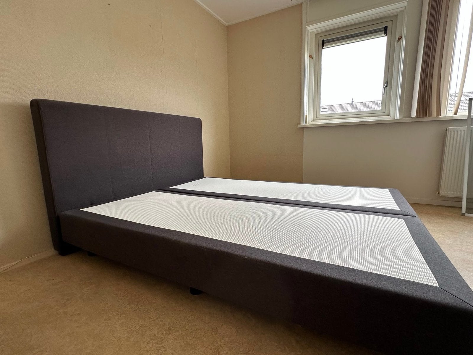 Zo goed als nieuw tweepersoons Eastborn bedframe, Huis en Inrichting, Slaapkamer | Bedden, Ophalen, Tweepersoons, Zo goed als nieuw
