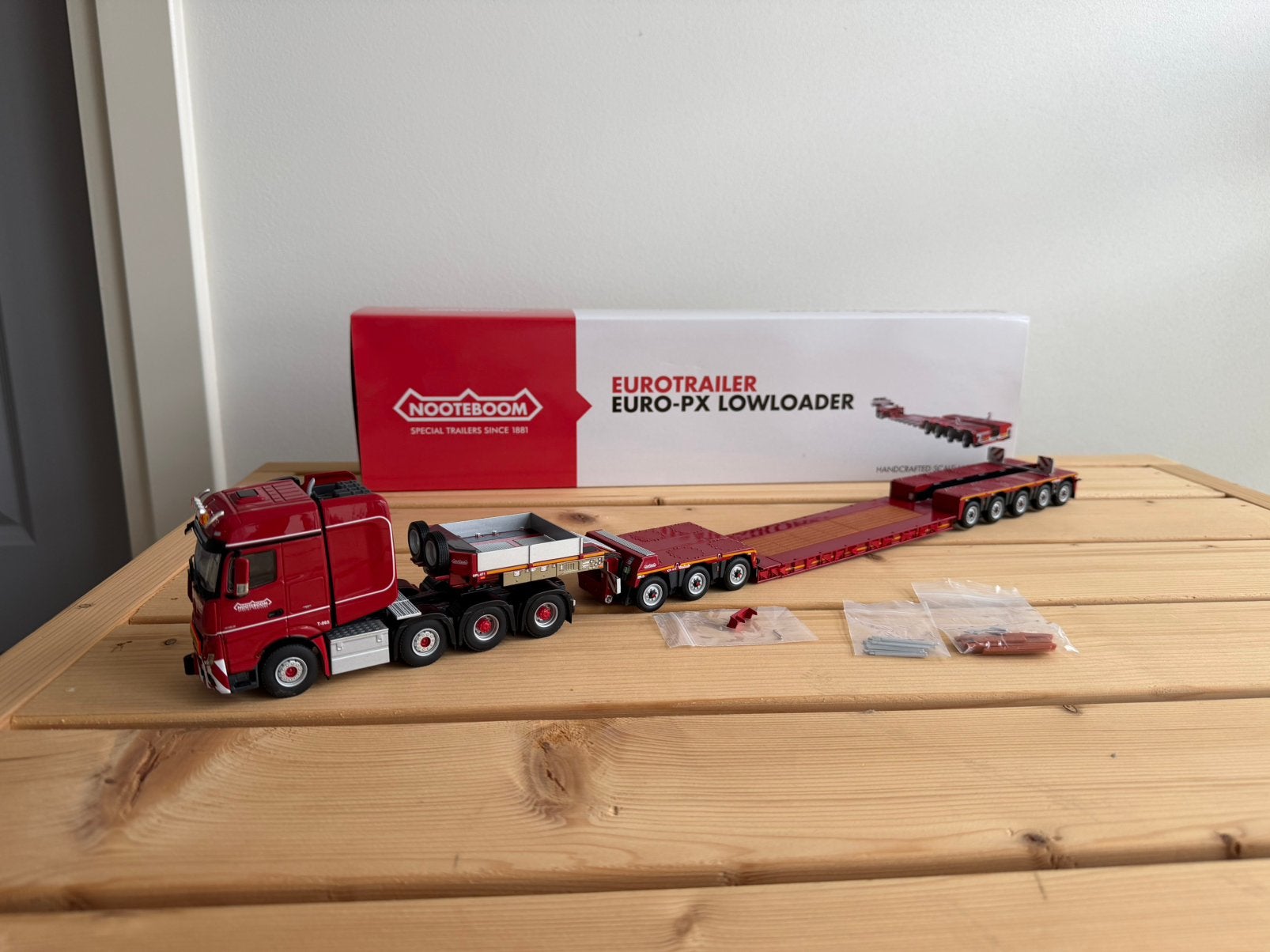 Model nooteboom mercedes, Hobby en Vrije tijd, Modelbouw | Auto's en Voertuigen, 1:32 tot 1:50, Nieuw, Truck, Ophalen