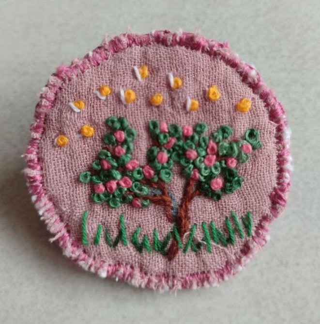 Broche rond textiel groen, Overige materialen, 4 tot 7 cm, Nieuw, Ophalen of Verzenden