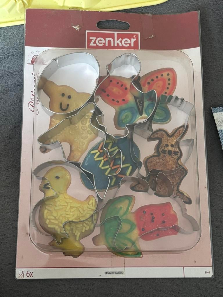 Leuke bak vormpjes oa Pasen , Halloween en decoratiespuit, Ophalen of Verzenden, Zo goed als nieuw, Cupcakes, Bakvorm