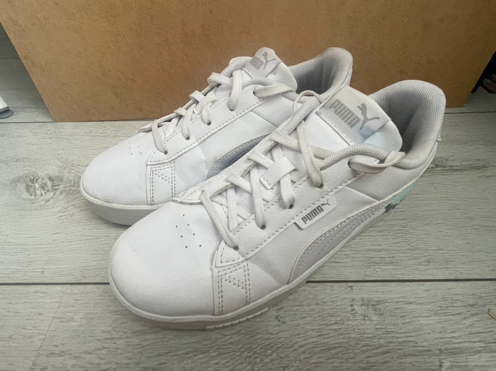 Witte sneakers Puma maat 35, Meisje, Sportschoenen, Ophalen of Verzenden, Zo goed als nieuw