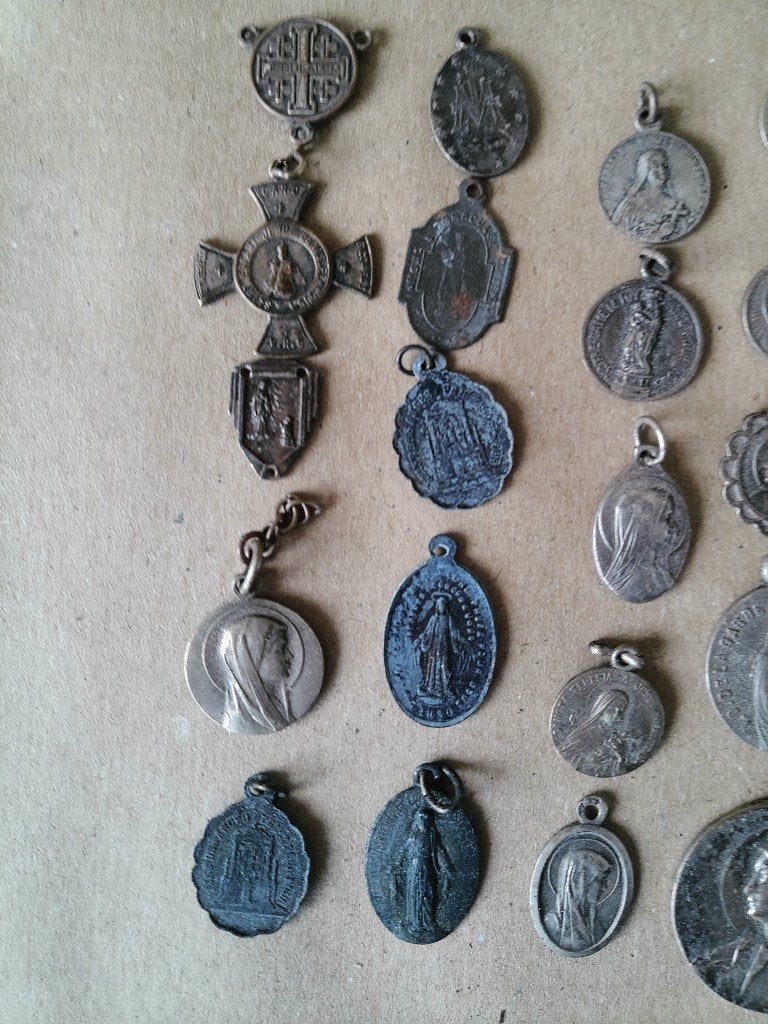 Collectie antieke en vintage religieuze medaillons 72 stuks, Ophalen of Verzenden