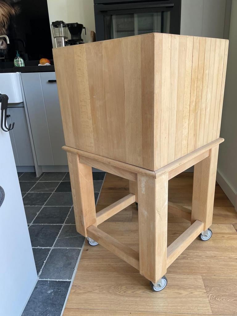 Stevig houten hakblok op wielen - 50x50x97 cm, Ophalen, Gebruikt, Hout, Snij-/serveerplank