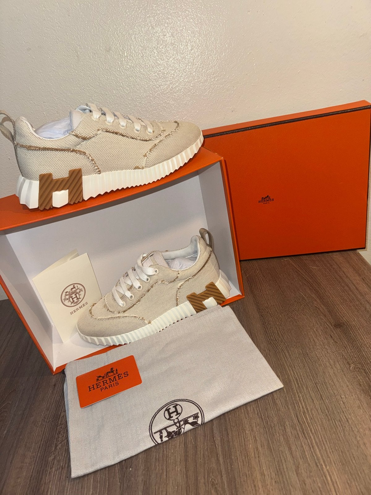 Hermes beige bounce, Ophalen of Verzenden, Nieuw, Beige, Sneakers of Gympen