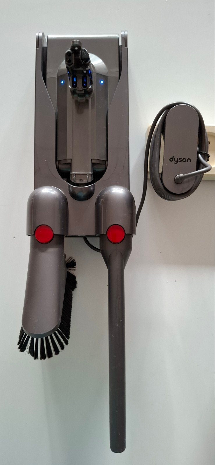 Dyson V11 Oplaadstation + accu met Accessoires, Ophalen of Verzenden, Zo goed als nieuw, Dyson, Inclusief accessoires