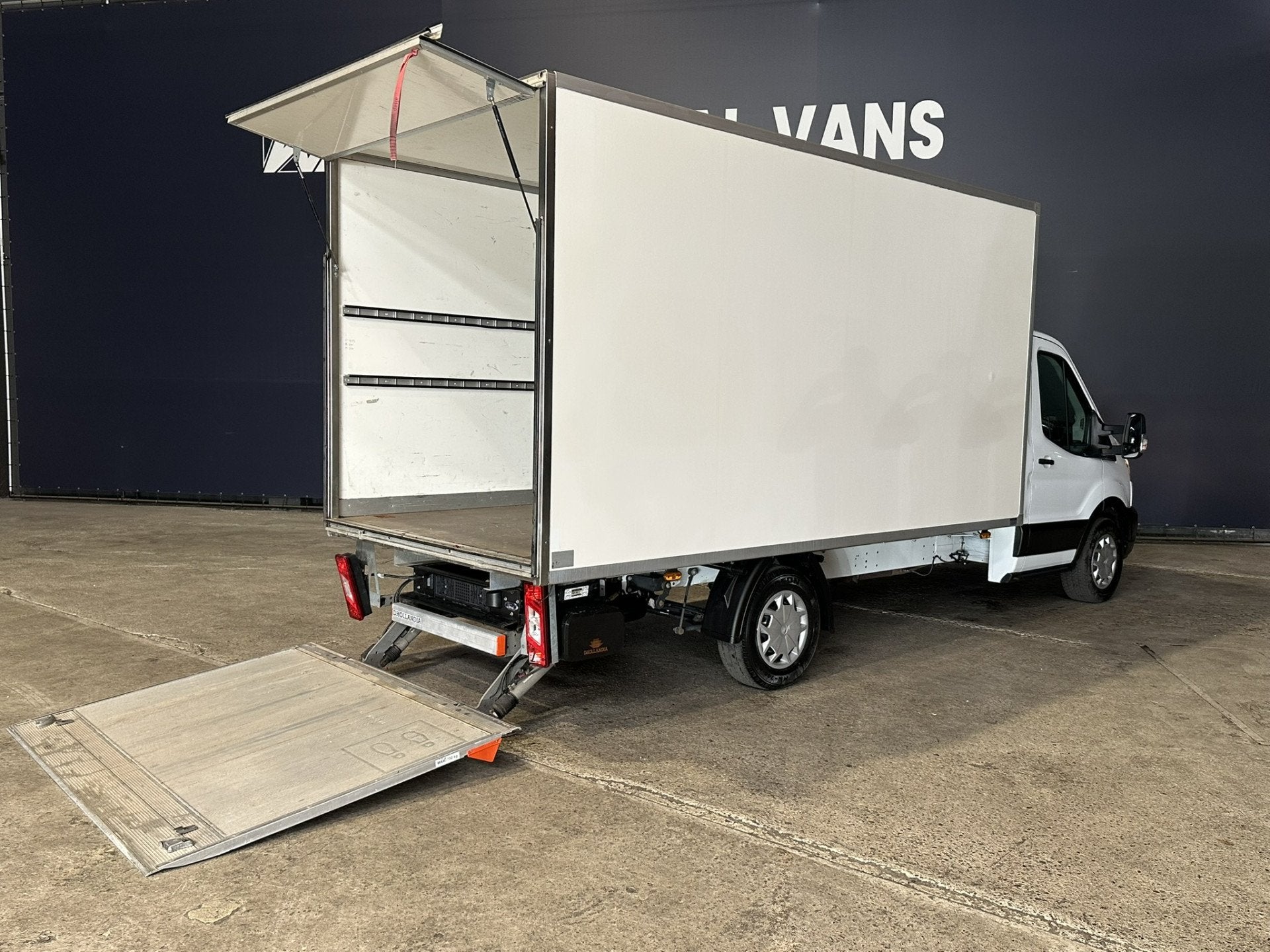 Ford Transit 2.0 TDCI 161pk Bakwagen Laadklep Euro6 Airco |, 4 cilinders, 160 pk, 2800 kg, Wit