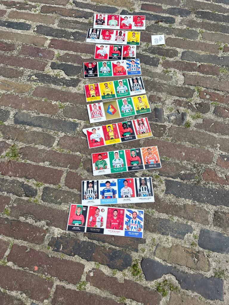 Voetbalplaatjes plus en een plak tattoo, Ophalen of Verzenden, Gebruikt, Meerdere plaatjes