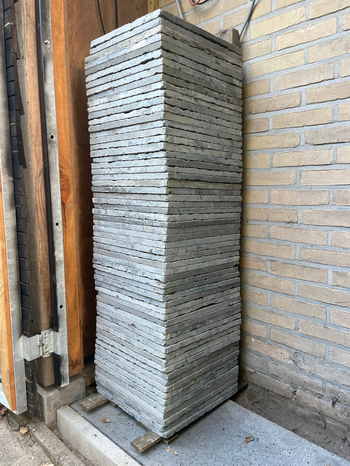 61 tegels Belgisch arduinsteen 40x40x2cm, Doe-het-zelf en Verbouw, Tegels, Ophalen, 40 tot 60 cm, Gebruikt, Hardsteen