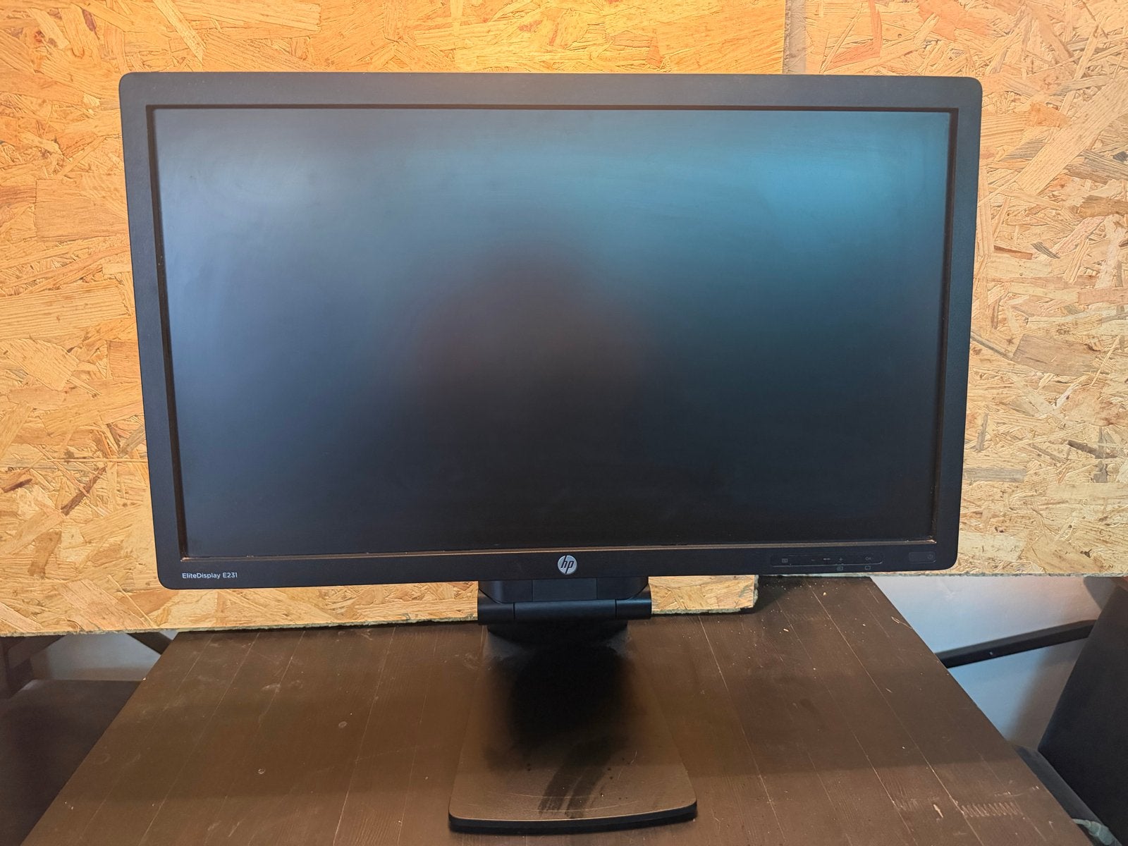 4x HP E231 monitoren met draai- en kantelbaar statief, Computers en Software, Gebruikt, IPS, In hoogte verstelbaar, Full HD