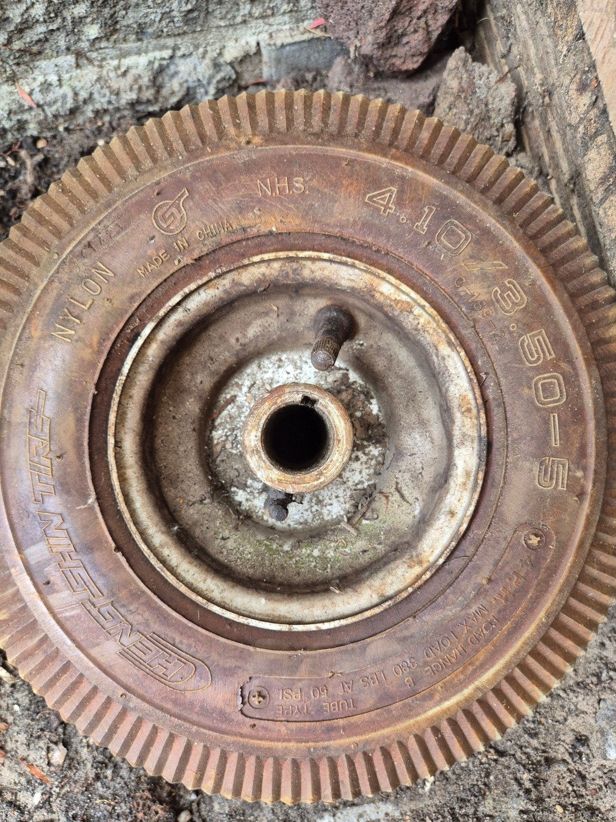 3x  band van dik rubber., Doe-het-zelf en Verbouw, Zwenkwielen, Ophalen, Zo goed als nieuw