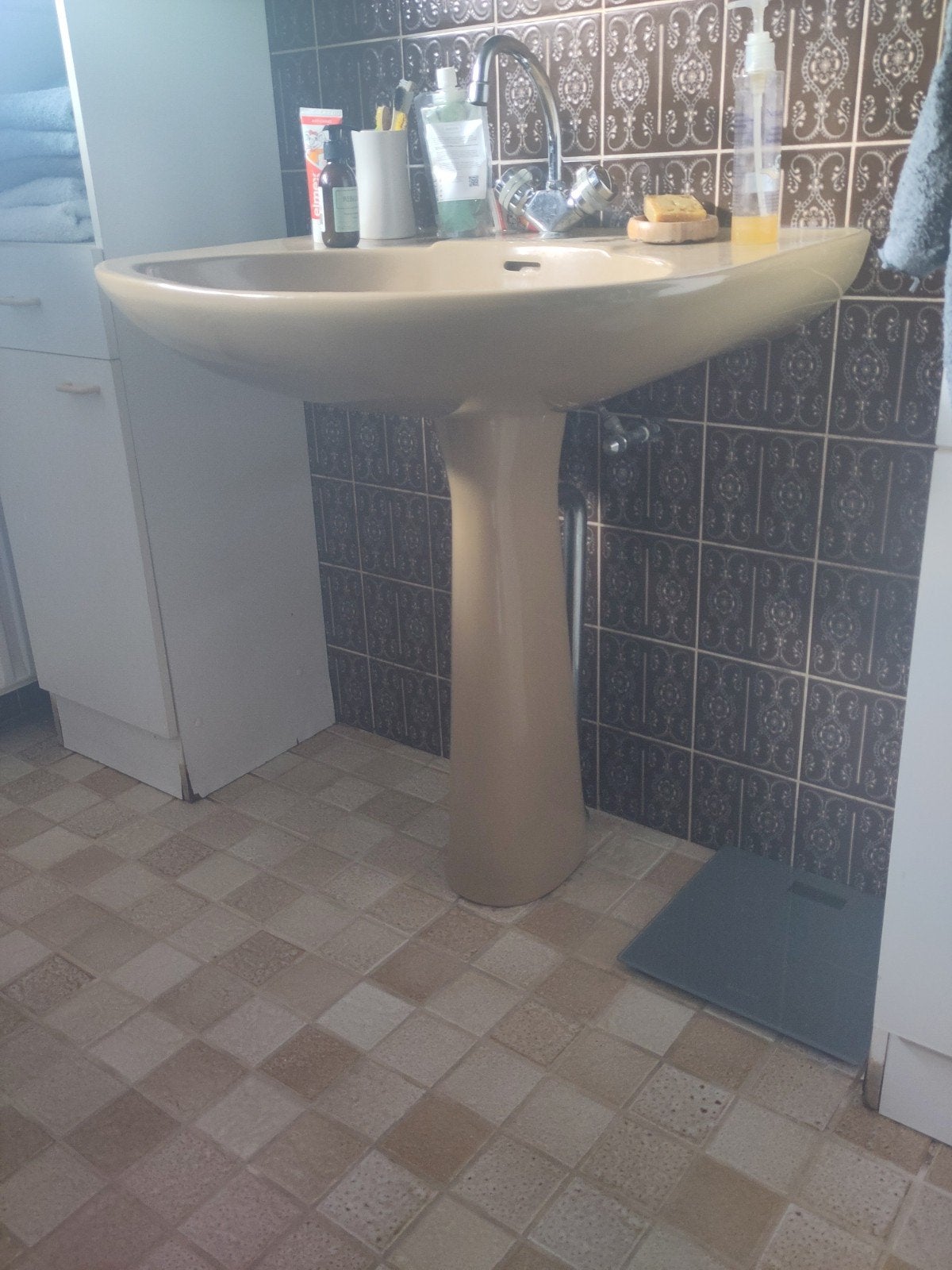 Jaren 70 wastafel met zuil, Ophalen, Gebruikt, Wastafel