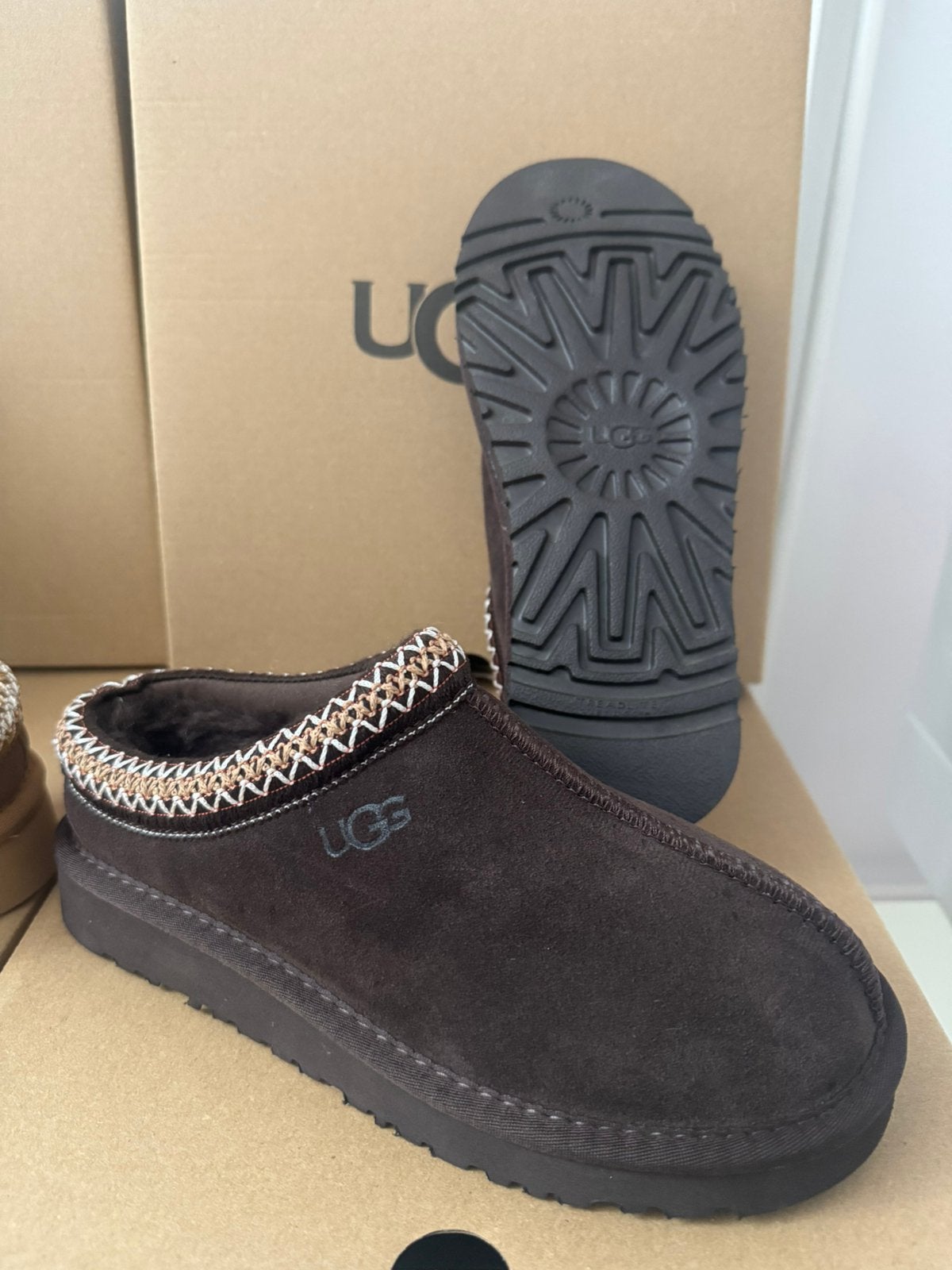 UGG, Kleding | Dames, Ophalen of Verzenden, Nieuw, Bruin