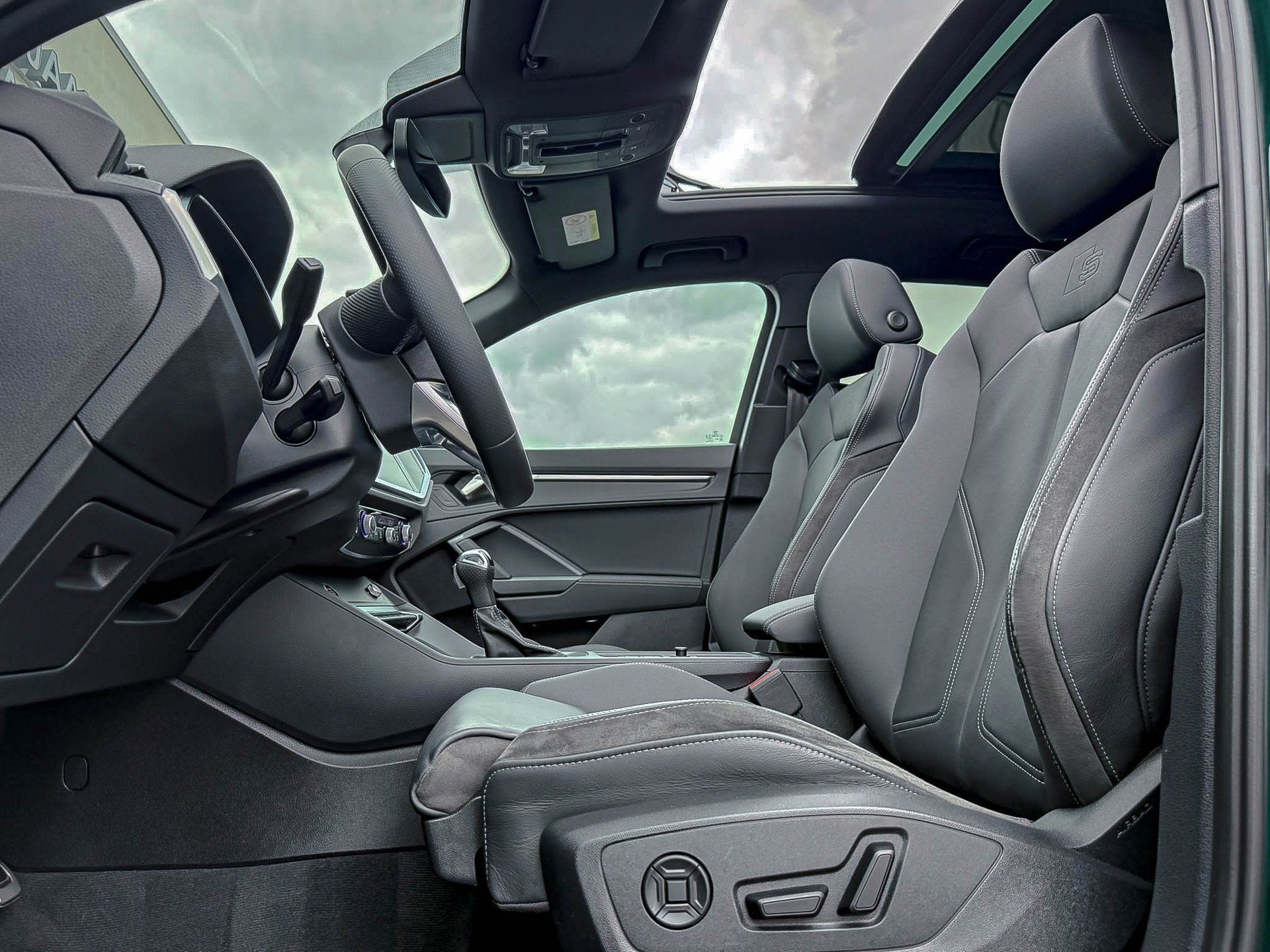 Audi Q3 45TFSI e 245pk S-Tronic Competition S Edition S-Line, Dealer onderhouden, Gebruikt, Automatische klimaatregeling, Hybride Elektrisch/Benzine