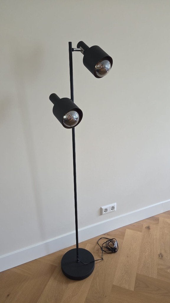 Staande lamp matzwart, Huis en Inrichting, Ophalen, E27 (groot), Zo goed als nieuw, Metaal