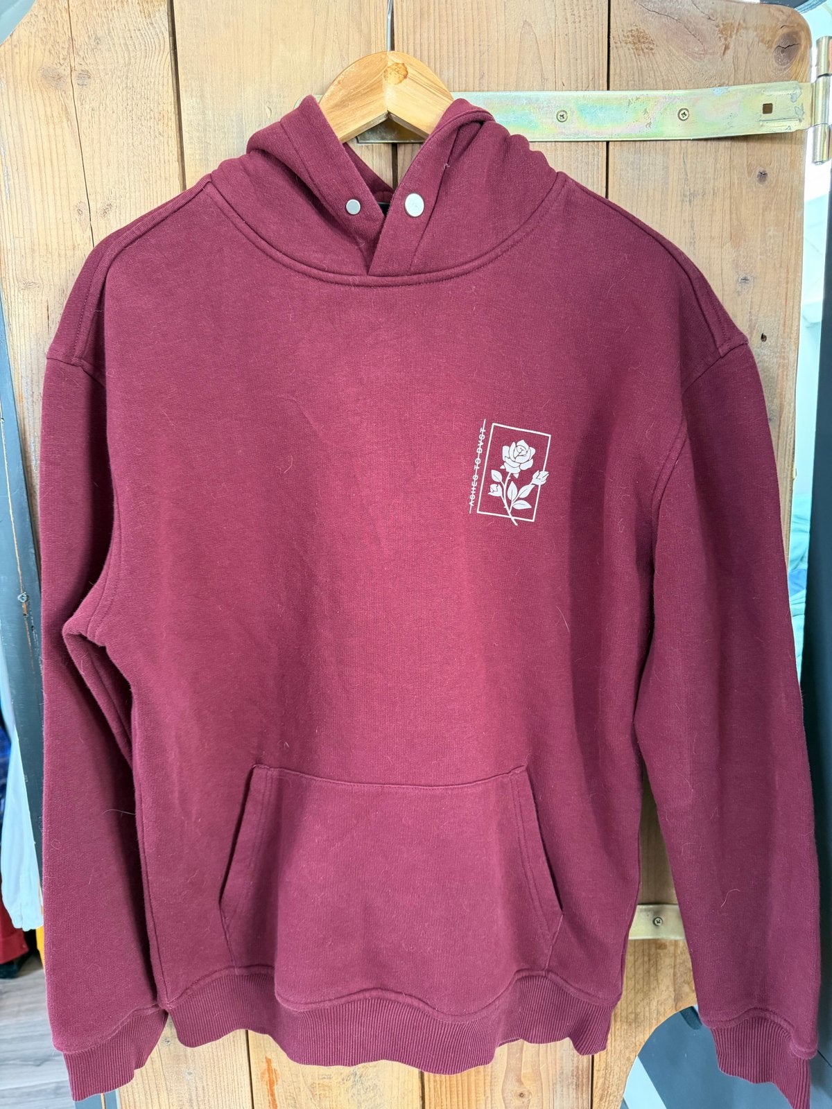 Bordeauxrode hoodie met roosprint - Ashes to Dust, Kleding | Dames, Ophalen of Verzenden, Gedragen, Maat 36 (S), Rood